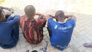 ’Yan sanda a Adamawa sun kama mutane uku kan zargin garkuwa da mutane, sun kwato bindigogin AK-47 biyu